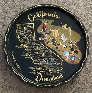 Disneyland California Prod. vintage anni 60 Vassoio da portata in metallo personaggi 11" - Foto 1 di 8