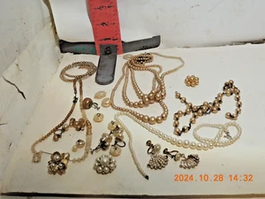 BOG OF (I ASSUME) FAUX PEARLS - NECKLACES, PINS, BUTTONS, ETC. - Picture 1 of 1