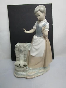 Lladro Nao Girl with broken Water Jug - Picture 1 of 11
