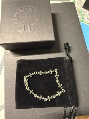 Pulsera Cruz Corazones Cromo Unisex Foto 1 de 4