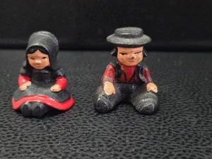 "Figuras Amish de hierro fundido vintage de niño y niña de 1"" de alto 3 cm Pennsylvania holandesa" - Imagen 1 de 8