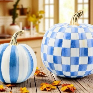 Juego de 2 calabazas MACKENZIE CHILDS, resina, azul y blanco rayas reales y cuadros - Imagen 1 de 6