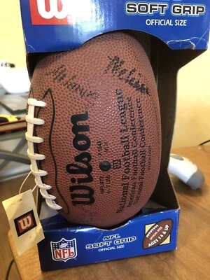 WILSON OFICIAL AGARRE OFF SIZE FÚTBOL FIRMADO POR JAGUAR CHEERLEADERS Foto 1 de 4