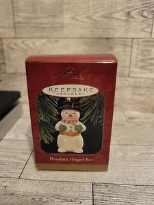 Decorazione pupazzo di neve con cerniera porcellana Hallmark in scatola originale 1997 Natale - Foto 1 di 8
