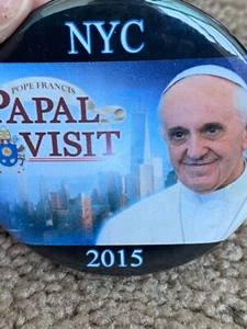 2015 NYC Pope Francis Papal Visit Welcome to America Souvenir Button - Picture 1 of 5