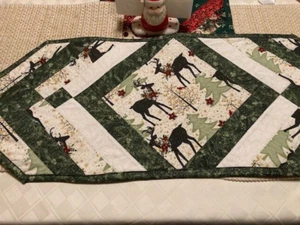 Christmas "Deer in the Forest" REVERSIBLE Quilted Table Runner 13inx36 in Var 2 - Picture 1 of 4