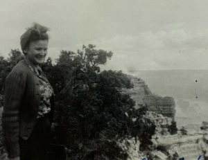 Woman Looking Out Over Grand Canyon Arizona B&W Photograph 3.5 x 5 - Picture 1 of 3