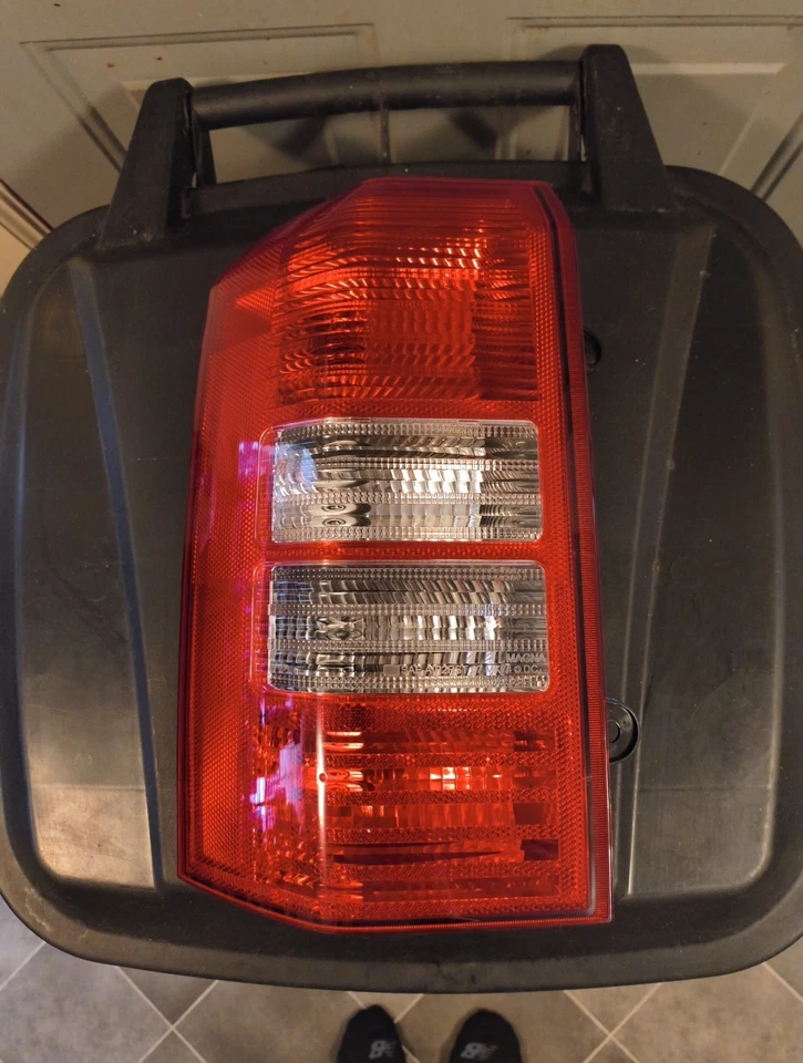 2008-2017 Jeep Patriot Taill Light, OEM # 05160365AG-001 - Image 1 of 4