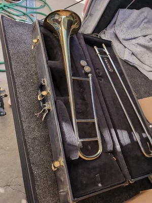 Trombón Martin Slide TR4501 dos boquillas y un estuche es un estuche Holton que Foto 1 de 4