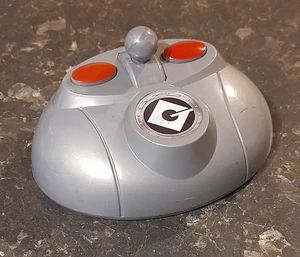 Thinkway Toys Despicable Me 2 Control Remoto Minion Coche Móvil - Solo Control Remoto - Imagen 1 de 5