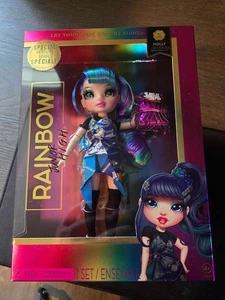Rainbow High - Junior High - Holly De'Vious - 590439 - Picture 1 of 7