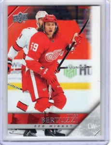 TYLER BERTUZZI 2020-21 ponte superiore serie estesa 2005-06 OMAGGIO #T-26 - Foto 1 di 1