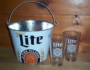 JUEGO DE CUBO DE HIELO DE METAL MILLER LITE Y 2 VASOS PINTOS DE CERVEZA NUEVO - Imagen 1 de 1