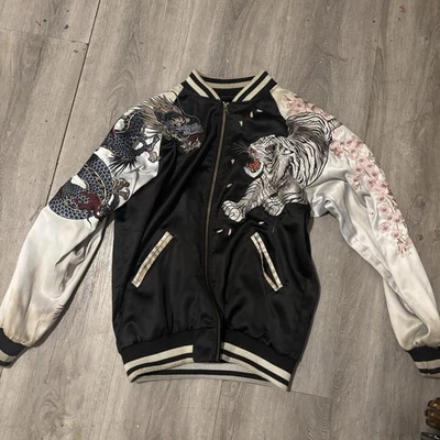 Chaqueta Koisea Four Creatures Sukajan - Mediana Unisex - Blanca Foto 1 de 2