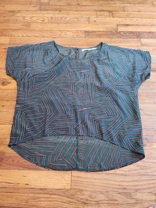 Blu Pepper Women's Back Button Geometric Top Green Size Medium - Picture 1 of 5