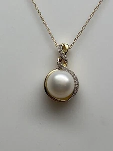 10K Yellow Gold 8mm Cultured Pearl and 0.06ct twt Diamond Pendant with Chain NEW - Picture 1 of 10