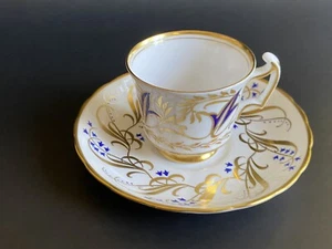 Taza y platillo Royal Chelsea Bone China Demitasse decorados a mano - Imagen 1 de 7