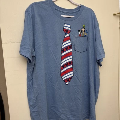 Camiseta Disney Azul Talla 2XL Mickey Goofy Donald En Bolsillo Corbata Oficial Foto 1 de 4
