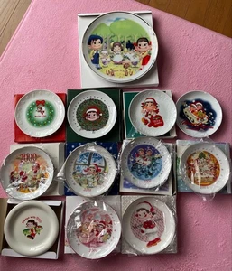 Set piatti natalizi Fujiya Pecchan 1992 1995 1997 1999 2000 2001 2002 2003 - Foto 1 di 10