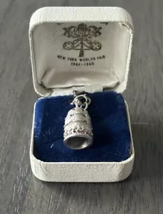 1964-65 NY World's Fair Vatican Papal Tiara Charm Necklace with Original Box - Picture 1 of 3