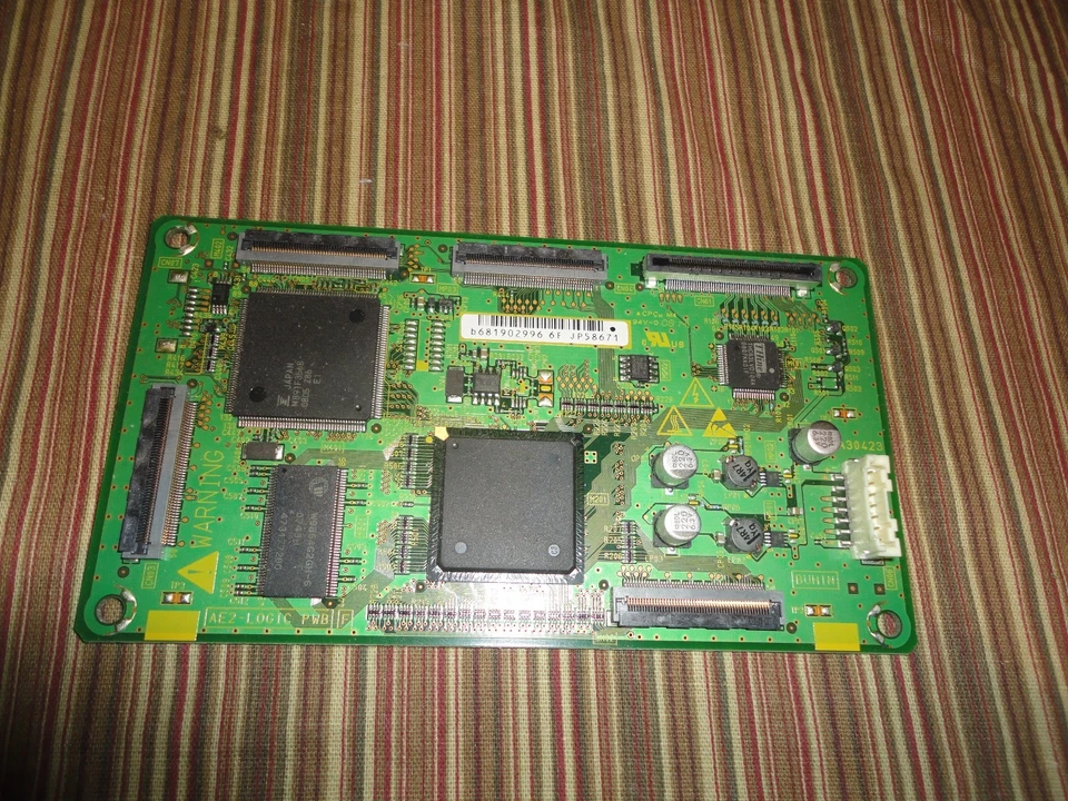 PLACA PRINCIPAL HITACHI LOGIC JP58671 RETIRADA DO MODELO P50A402 - Imagem 1 de 1