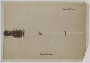 Vintage 1900-10 Daytona o Ormond Beach Pioneer Auto Racing con foto uomo bandiera - Foto 1 di 3