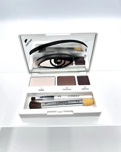 Clinique Colour Surge Eyeshadow Trio Chocolate Chip Buttered Bronze & Teddy Bear - Bild 1 von 5