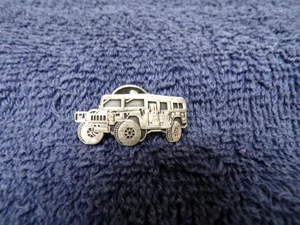 PIN SOLAPA SOMBRERO METAL TONO PLATA HUMMER HUMVEE ESTILO MILITAR - Imagen 1 de 5