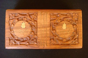 ANTIGUA CAJA DE MADERA TALLADA A MANO CON LATÓN Inserciones Joyería Flor - Imagen 1 de 12