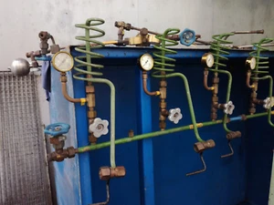 Planta de decoración industrial original fábrica tuberías antiguas serpientes de refrigeración, griferías, deslizadores - Imagen 1 de 11