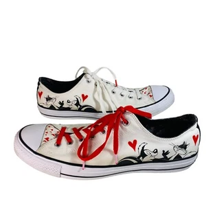 Converse Looney Tunes Men's Size 13 Shoes Chuck Taylor All Star Pepe le Pew Rare - Picture 1 of 8