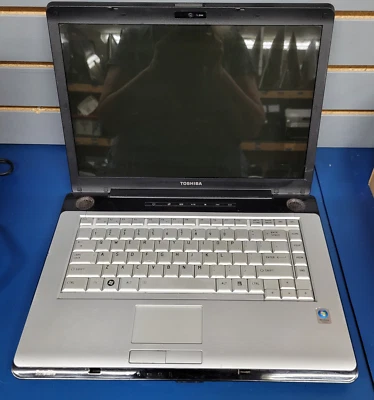 Portátil Toshiba Satellite A205-S4577 - PARA REPUESTOS - EXCELENTE ESTADO FÍSICO Foto 1 de 4
