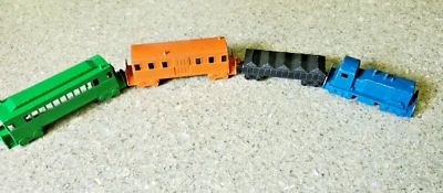 Juego de 5 - Juego de tren diecast Midgetoy años 70 - motor, 3 vagones y furgón de cola Foto 1 de 4