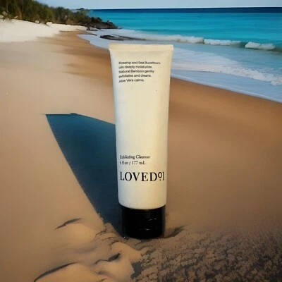Limpiador exfoliante facial y corporal Loved 01 6 fl oz + sellado Foto 1 de 2
