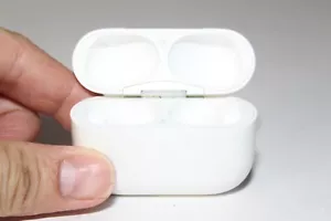 Apple A2190 1st Gen Charging Pod - Picture 1 of 7