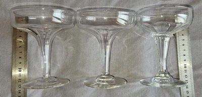 2 + 1 = 3 coupes à champagne champenoise XIXème en cristal taillé à jambe creuse - Photo 1/4