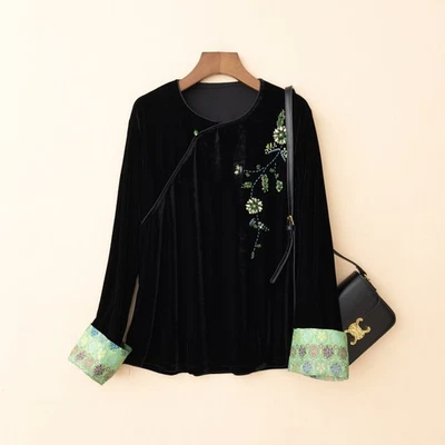 Camiseta Feminina Design Bracelete Impressão Gola Redonda Veludo Dourado Tamanho Grande - Imagem 1 de 4