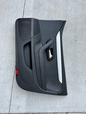 Panel de puerta interior delantero derecho pasajero (negro) Volkswagen CC 2009-2012 Foto 1 de 3