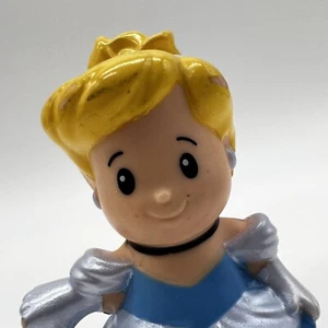 Fisher Price Little People Disney Cenerentola Vestito Blu Principessa Figura Giocattolo - Foto 1 di 4