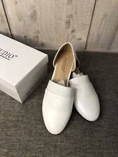Women's Salon Studio White Shoes Size 8 NIB