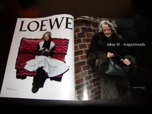 ANUNCIO IMPRESO DE 2 PÁGINAS LOEWE antes de la primavera de 2024 cajero MAGGIE SMITH Juergen - Imagen 1 de 1