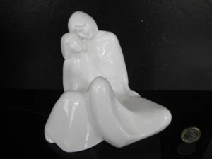 ROYAL DOULTON BILDER MUTTER & TOCHTER SCHWESTERN FREUND HN5003 ZARTER MOMENT WEISS - Bild 1 von 12
