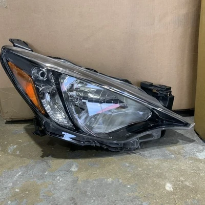 Faro lateral derecho pasajero Toyota Yaris 2016-2020 Foto 1 de 4