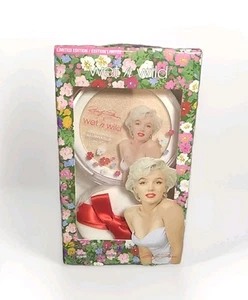 Wet N Wild X Marilyn Monroe Blush and Sponge Limited Edition Set New! - Picture 1 of 4