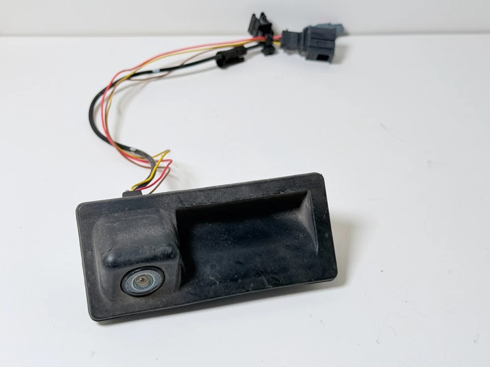 Volkswagen Jetta 2017 tapa trasera maletero cámara de estacionamiento con mango | OEM 5CG827566 Foto 1 de 4