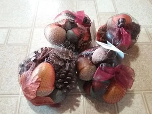 Decorative Artificial Acorns Pinecones Leaves Craft Bowl Fillers Wreaths New - Picture 1 of 5