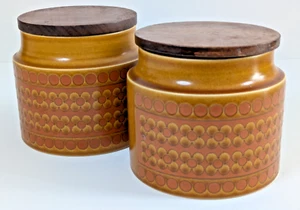 Hornsea Safran Vorratsgläser x2 Mid Century Modern Holzdeckel - Bild 1 von 12