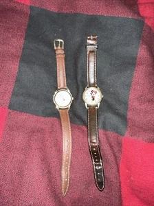 Relojes de colección Disney Mickey & Minnie Mouse, funcionan con baterías nuevas. - Imagen 1 de 9