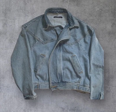 Jaqueta jeans feminina Brandy Melville tamanho M Isabelle lavagem leve retrô anos 80 quadrada - Imagem 1 de 4