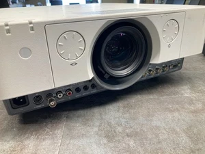 Sony VPL-FH30 Professional Projector 1920x1200 HDMI 4300 Lumen 335 hours - Picture 1 of 4